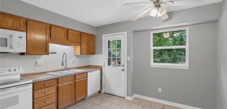 5924 NW Creekview Drive, Parkville, MO 64152