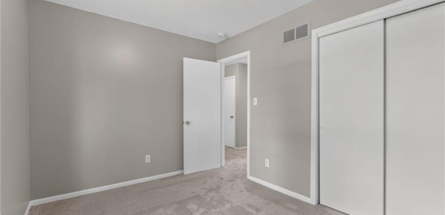 5924 NW Creekview Drive, Parkville, MO 64152
