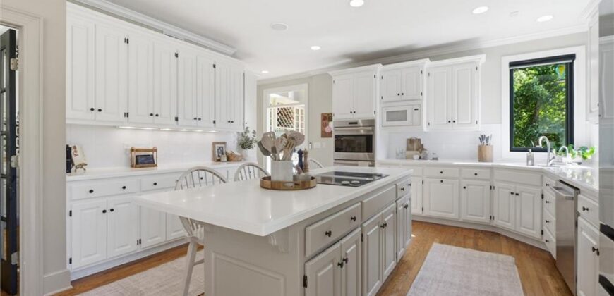1425 Woodbury Drive, Liberty, MO 64068