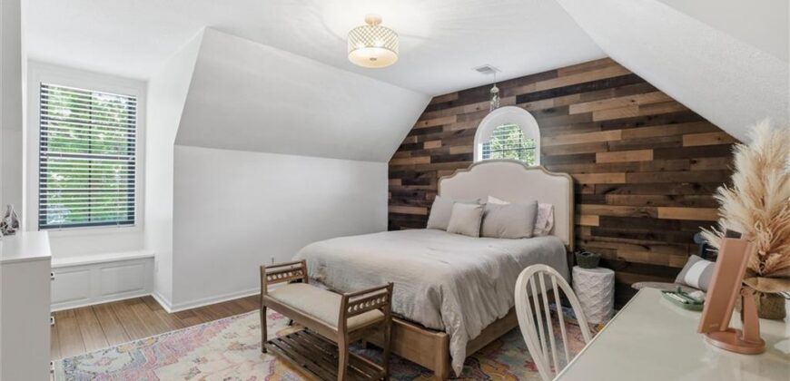 1425 Woodbury Drive, Liberty, MO 64068
