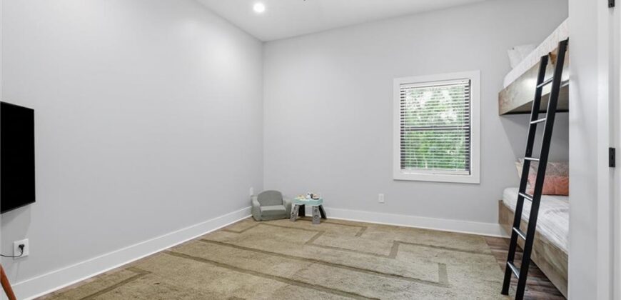 1425 Woodbury Drive, Liberty, MO 64068