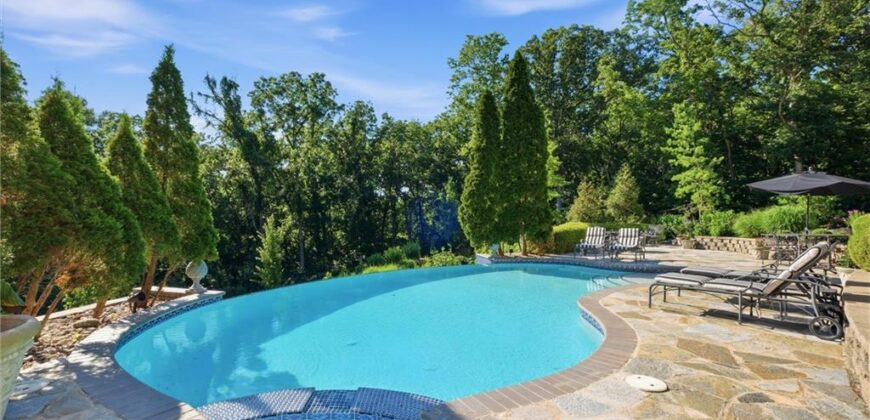 1425 Woodbury Drive, Liberty, MO 64068