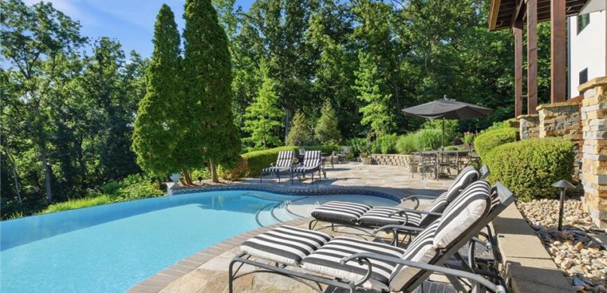 1425 Woodbury Drive, Liberty, MO 64068