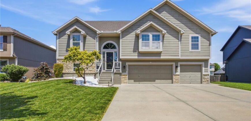 8210 NE 102nd Street, Kansas City, MO 64157