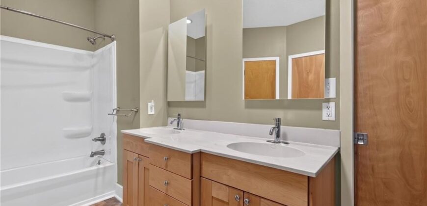 1701 NE Cookingham Drive, Kansas City, MO 64155
