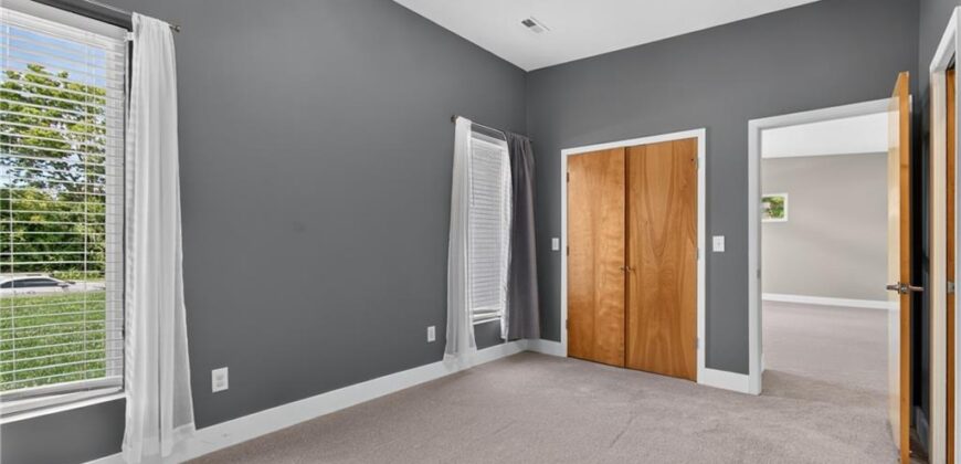 1701 NE Cookingham Drive, Kansas City, MO 64155