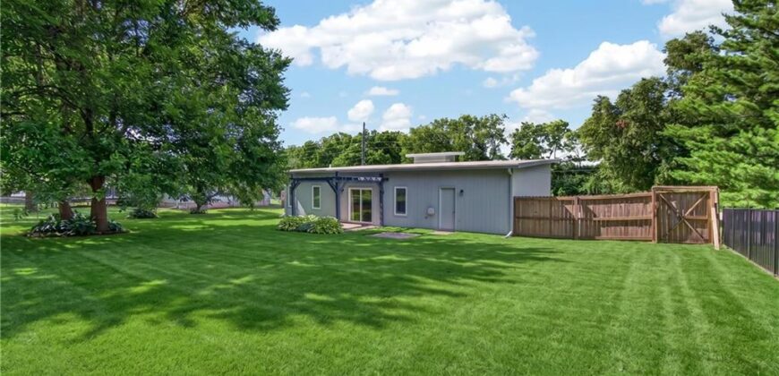 1701 NE Cookingham Drive, Kansas City, MO 64155