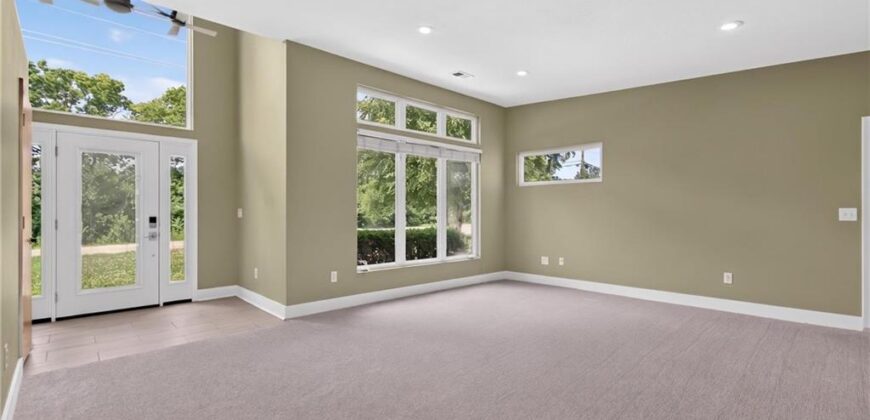1701 NE Cookingham Drive, Kansas City, MO 64155