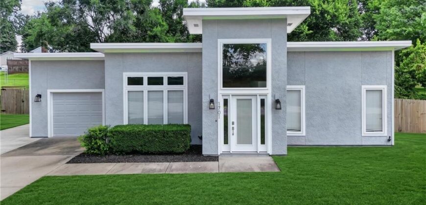 1701 NE Cookingham Drive, Kansas City, MO 64155