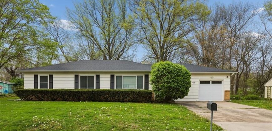 1308 Middlebrook Drive, Liberty, MO 64068