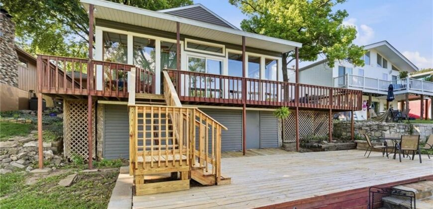859 NW South Shore Drive, Kansas City, MO 64151