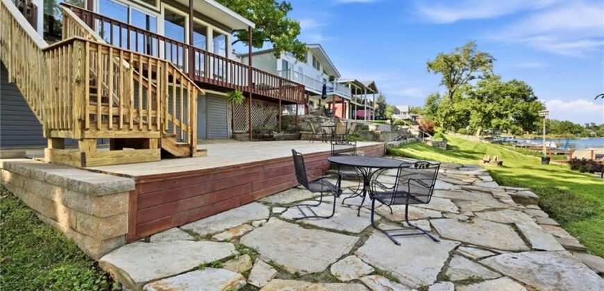859 NW South Shore Drive, Kansas City, MO 64151