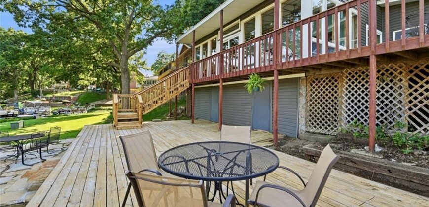 859 NW South Shore Drive, Kansas City, MO 64151