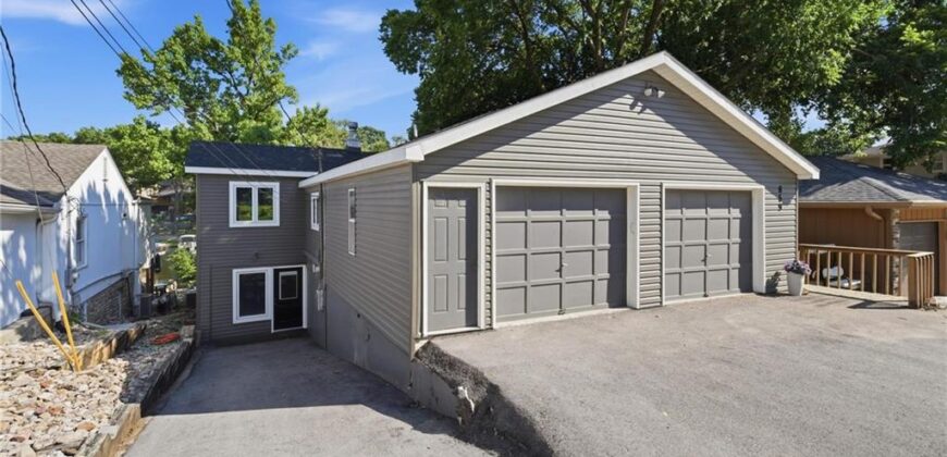 859 NW South Shore Drive, Kansas City, MO 64151