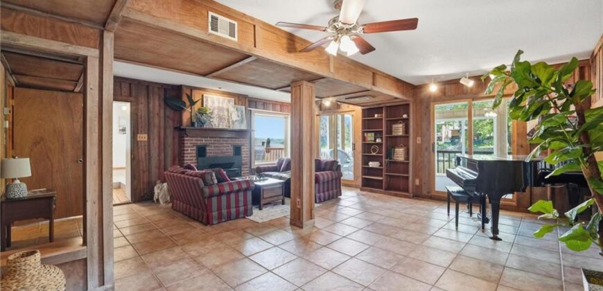 859 NW South Shore Drive, Kansas City, MO 64151