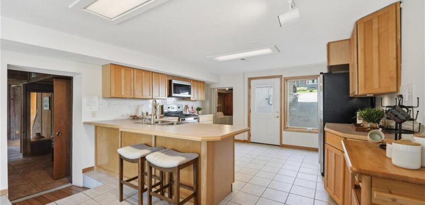 859 NW South Shore Drive, Kansas City, MO 64151