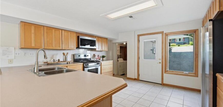 859 NW South Shore Drive, Kansas City, MO 64151