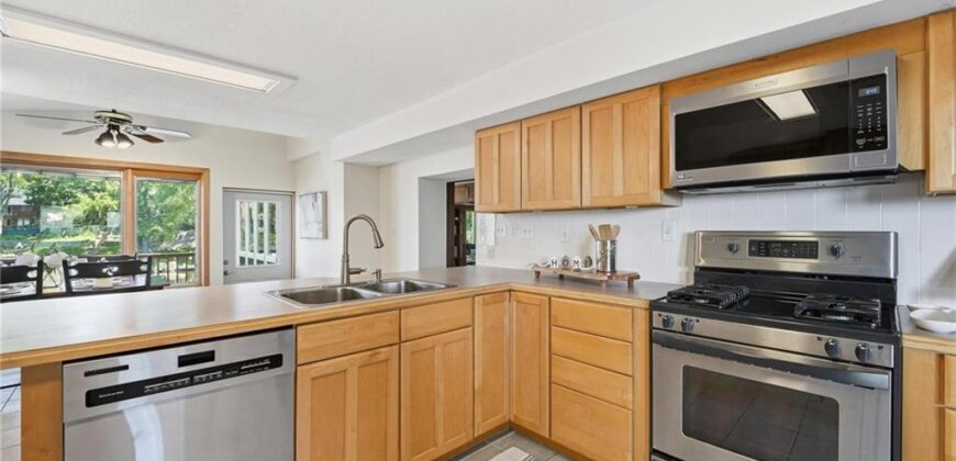 859 NW South Shore Drive, Kansas City, MO 64151