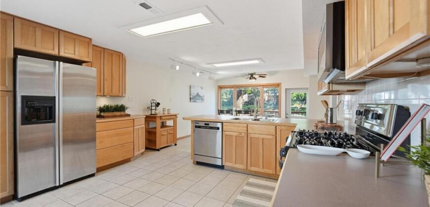859 NW South Shore Drive, Kansas City, MO 64151