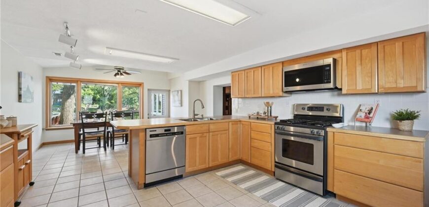 859 NW South Shore Drive, Kansas City, MO 64151
