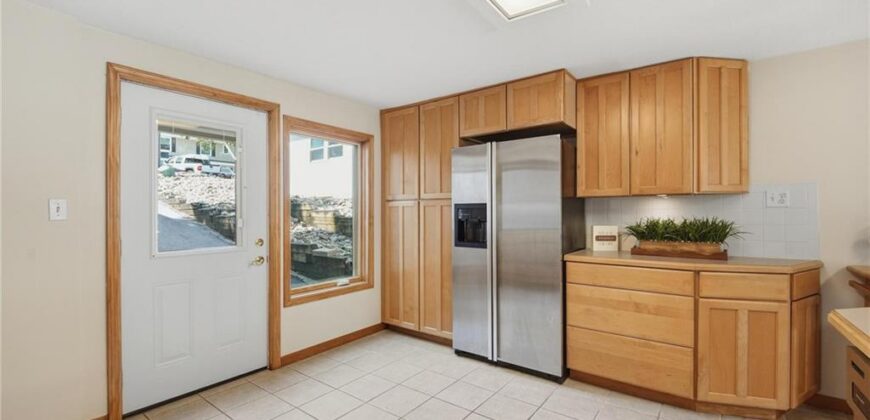 859 NW South Shore Drive, Kansas City, MO 64151