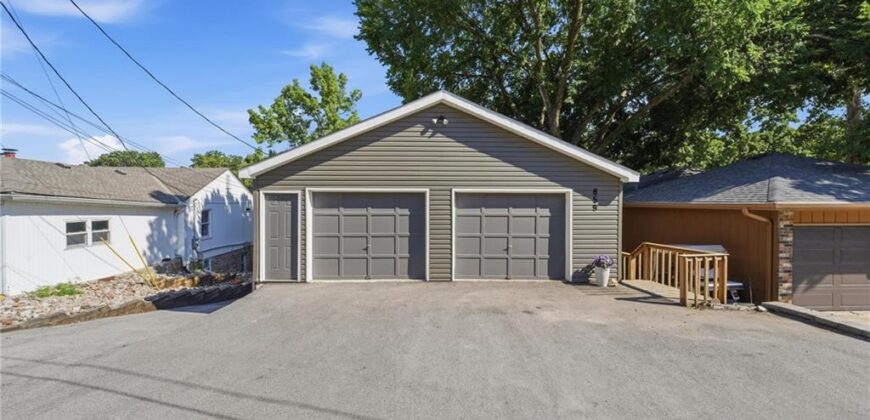 859 NW South Shore Drive, Kansas City, MO 64151