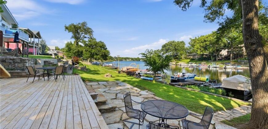 859 NW South Shore Drive, Kansas City, MO 64151