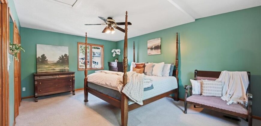 859 NW South Shore Drive, Kansas City, MO 64151