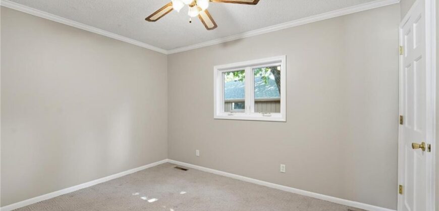 859 NW South Shore Drive, Kansas City, MO 64151