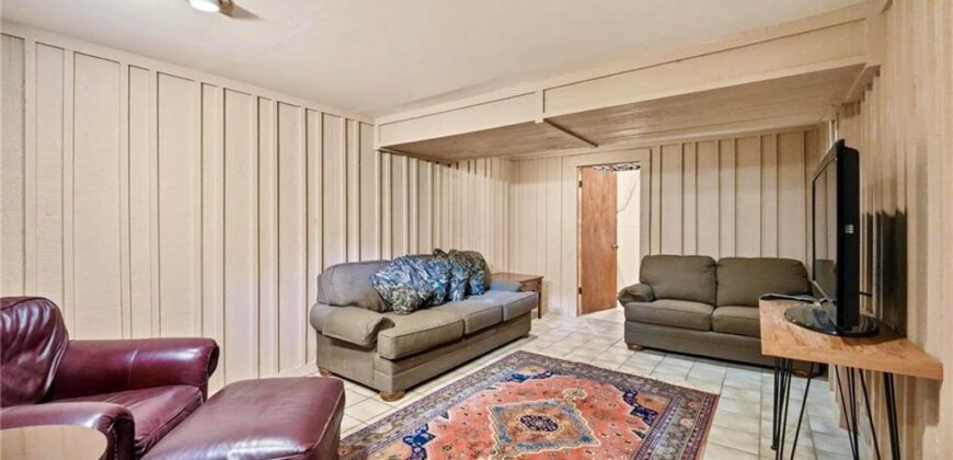 859 NW South Shore Drive, Kansas City, MO 64151