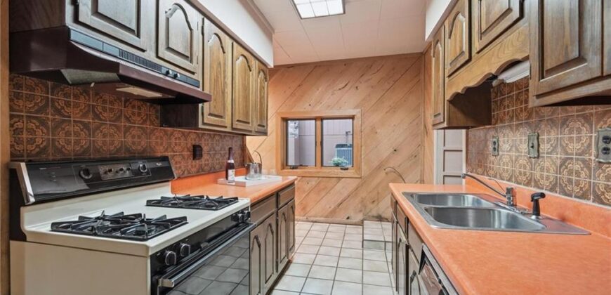 859 NW South Shore Drive, Kansas City, MO 64151