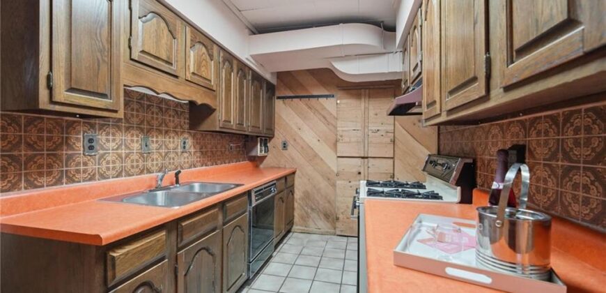 859 NW South Shore Drive, Kansas City, MO 64151