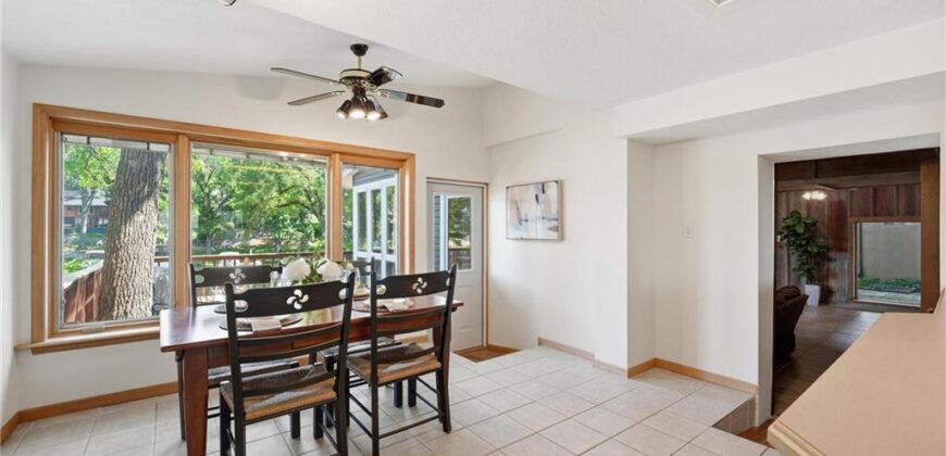 859 NW South Shore Drive, Kansas City, MO 64151