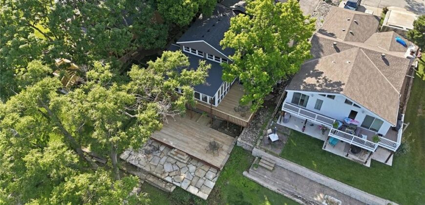859 NW South Shore Drive, Kansas City, MO 64151