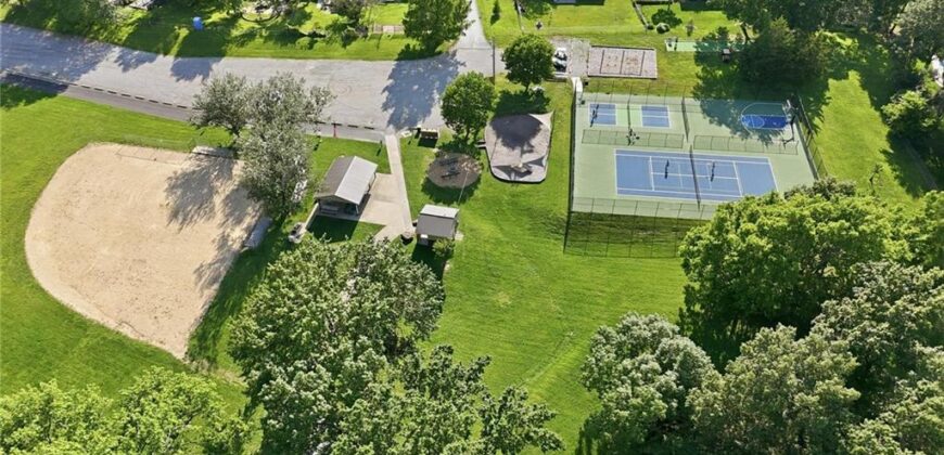859 NW South Shore Drive, Kansas City, MO 64151