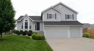 8505 N ARCOLA Avenue, Kansas City, MO 64153
