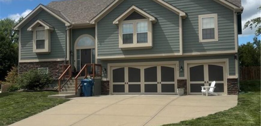 1913 White Tail Lane, Liberty, MO 64068