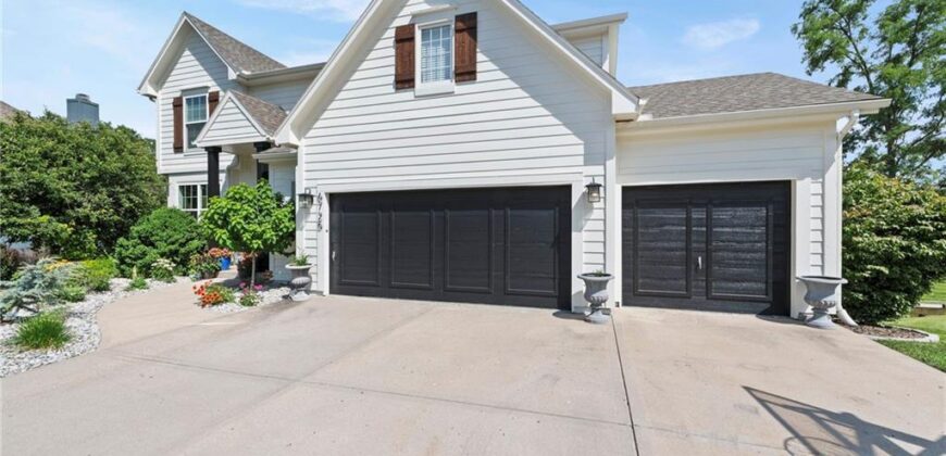 6725 N Nevada Avenue, Parkville, MO 64152