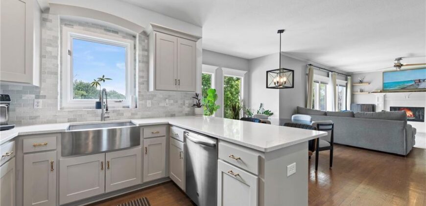 6725 N Nevada Avenue, Parkville, MO 64152