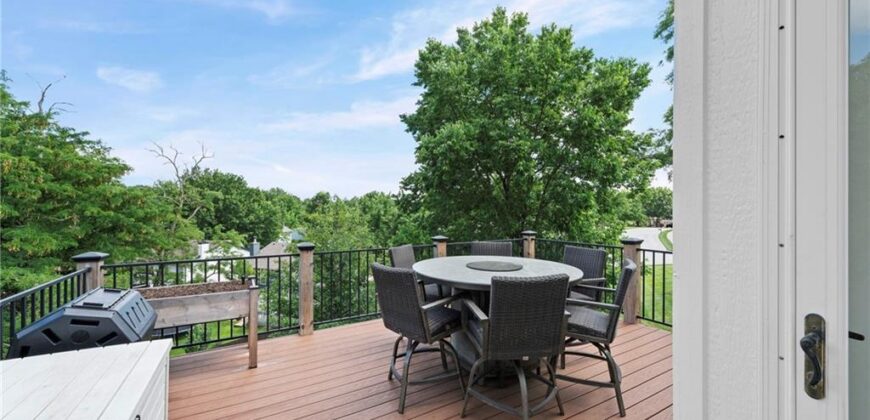 6725 N Nevada Avenue, Parkville, MO 64152
