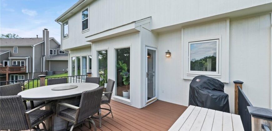 6725 N Nevada Avenue, Parkville, MO 64152