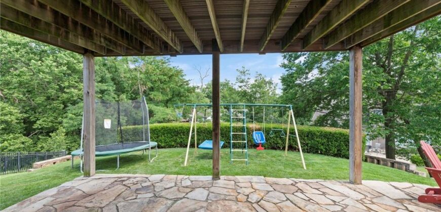 6725 N Nevada Avenue, Parkville, MO 64152