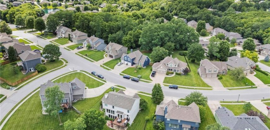 6725 N Nevada Avenue, Parkville, MO 64152