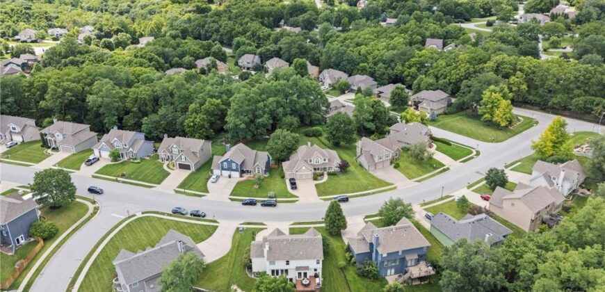 6725 N Nevada Avenue, Parkville, MO 64152