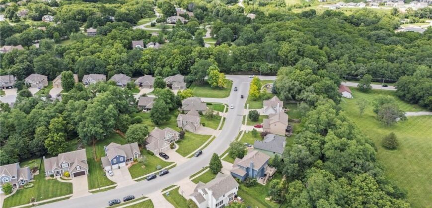 6725 N Nevada Avenue, Parkville, MO 64152