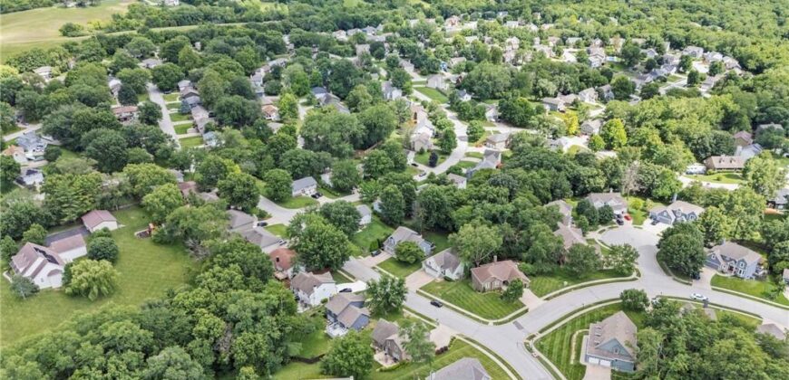6725 N Nevada Avenue, Parkville, MO 64152