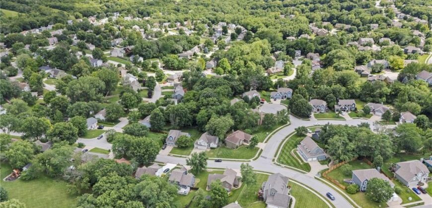 6725 N Nevada Avenue, Parkville, MO 64152