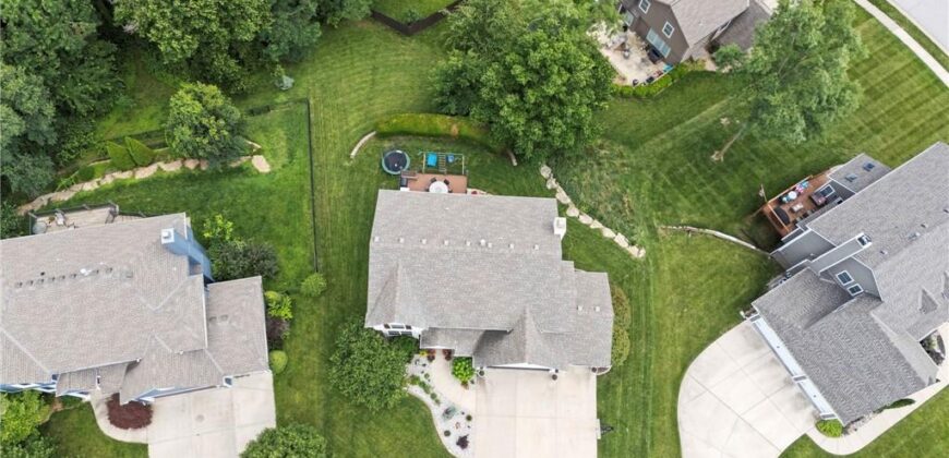 6725 N Nevada Avenue, Parkville, MO 64152