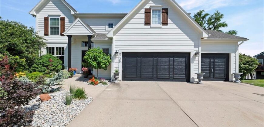 6725 N Nevada Avenue, Parkville, MO 64152
