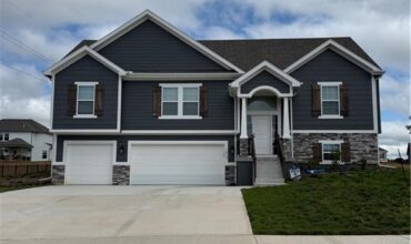 1018 Jasmine Drive, Liberty, MO 64068